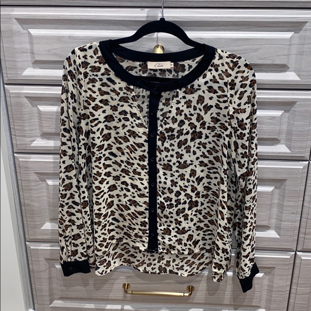 Leopard print blouse with buttons